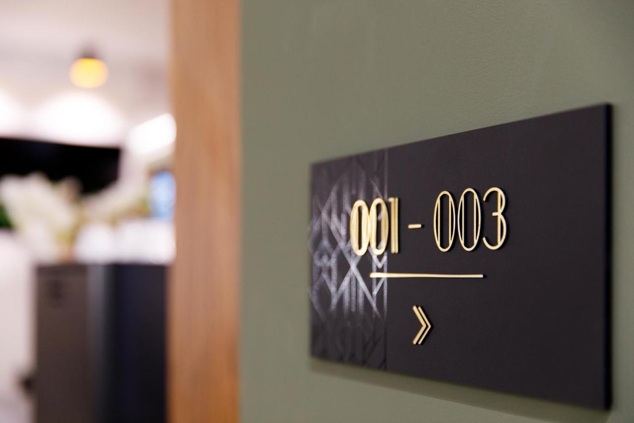 สตาร์ ช็องเซลิเซ่ Hotel ปารีส ภายนอก รูปภาพ