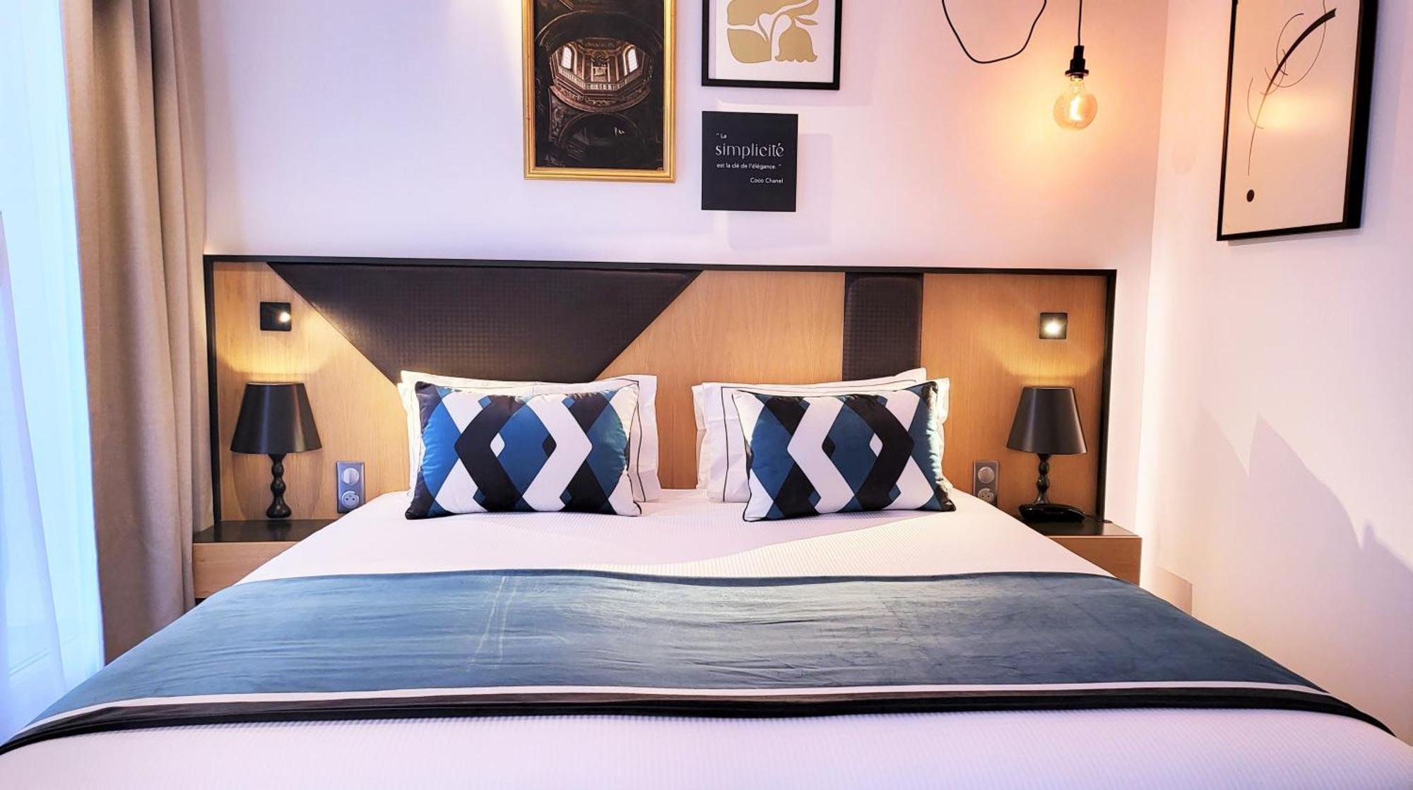 สตาร์ ช็องเซลิเซ่ Hotel ปารีส ภายนอก รูปภาพ